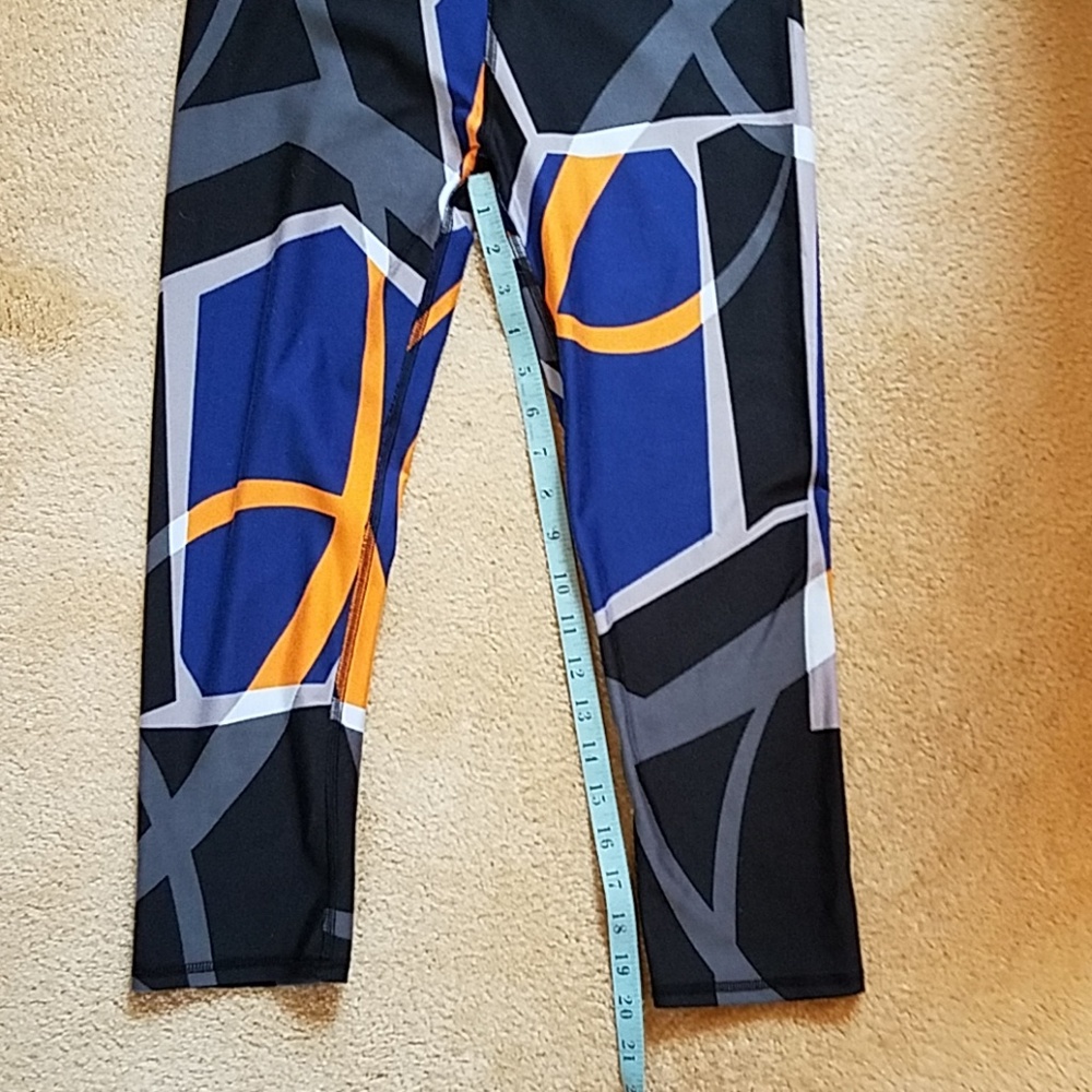 Fabletics capri abstract pattern yoga/running - Picture 6 of 6